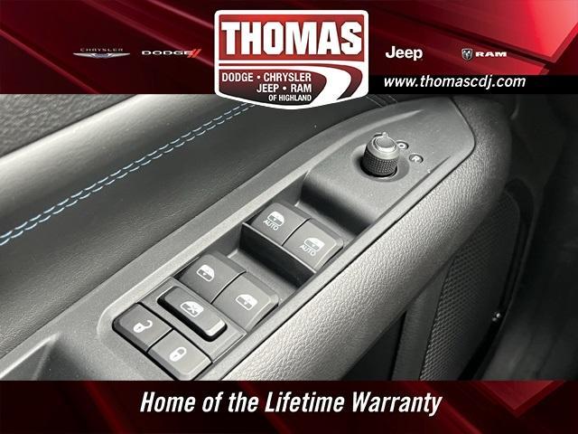 Photo of 2025 Bright White Clearcoat Jeep Compass