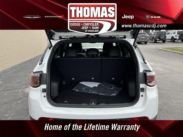 Photo of 2025 Bright White Clearcoat Jeep Compass