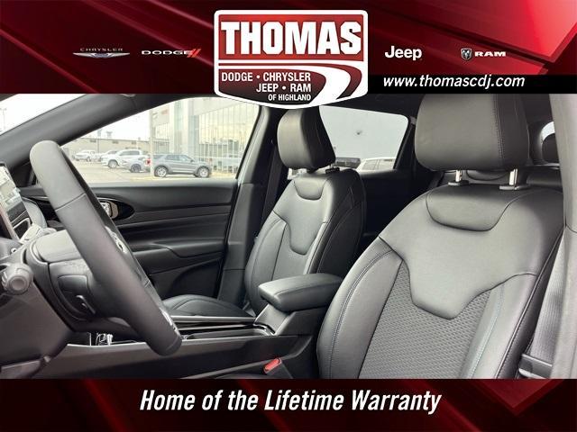 Photo of 2025 Bright White Clearcoat Jeep Compass