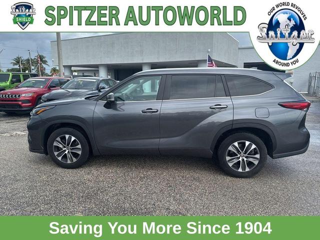 Photo of 2023 Gray Toyota Highlander