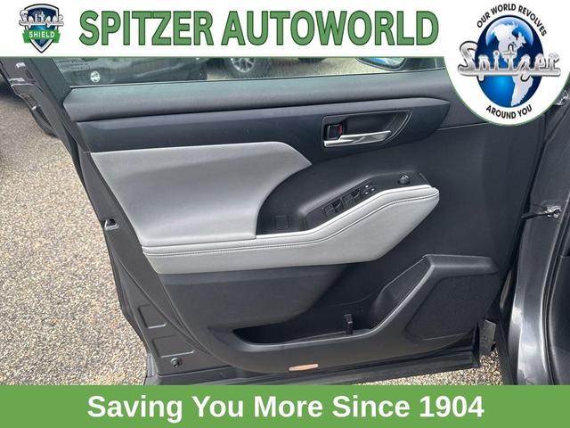 Photo of 2023 Gray Toyota Highlander