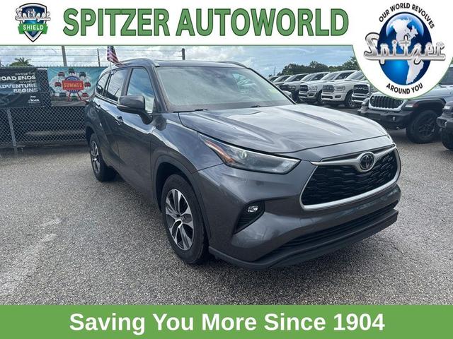 Photo of 2023 Gray Toyota Highlander