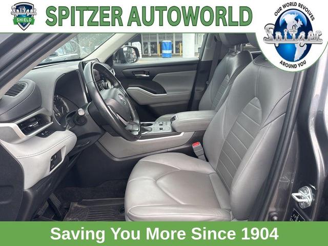 Photo of 2023 Gray Toyota Highlander