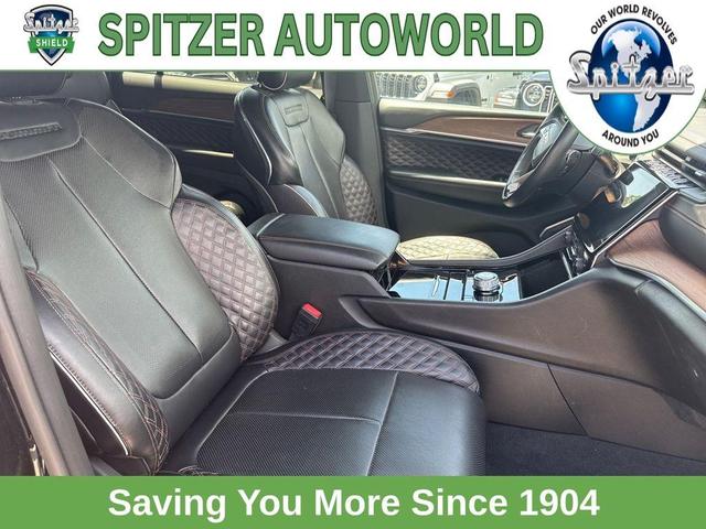 Photo of 2021 Diamond Black Jeep Grand Cherokee L