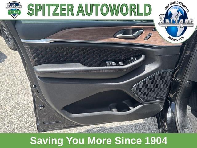 Photo of 2021 Diamond Black Jeep Grand Cherokee L
