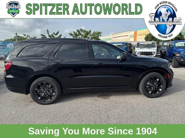 Photo of 2025 DB Black Crystal Clearcoat Dodge Durango