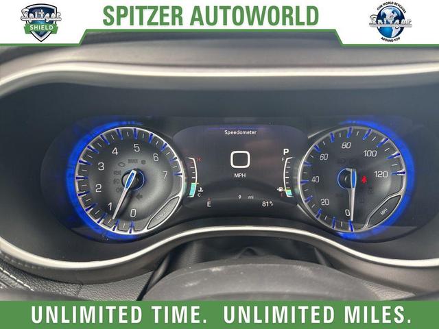 Photo of 2026 Bright White Clearcoat Chrysler Pacifica
