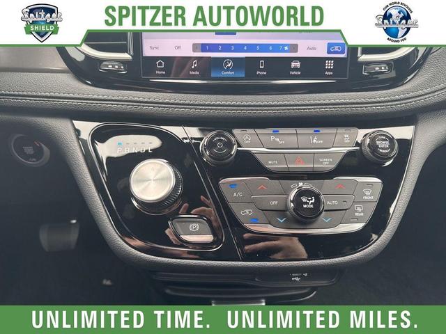 Photo of 2026 Bright White Clearcoat Chrysler Pacifica