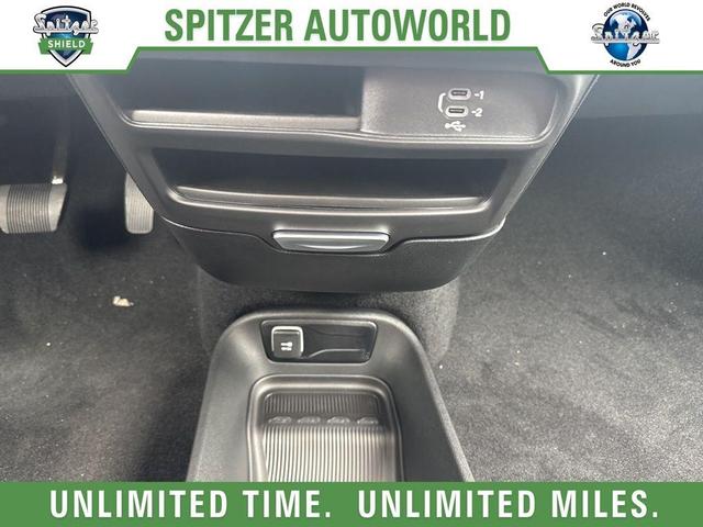 Photo of 2026 Bright White Clearcoat Chrysler Pacifica