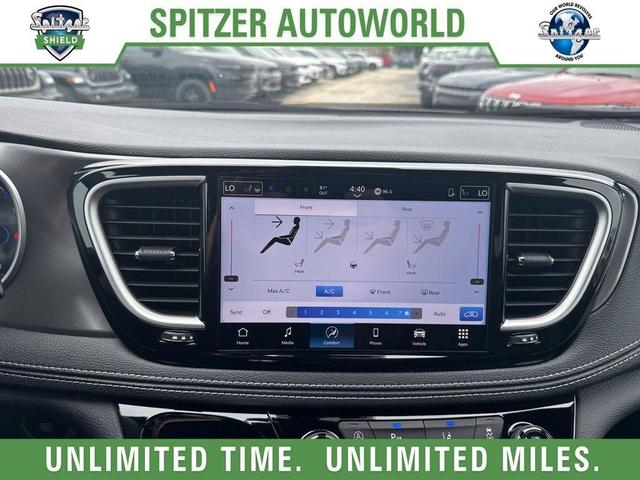 Photo of 2026 Bright White Clearcoat Chrysler Pacifica