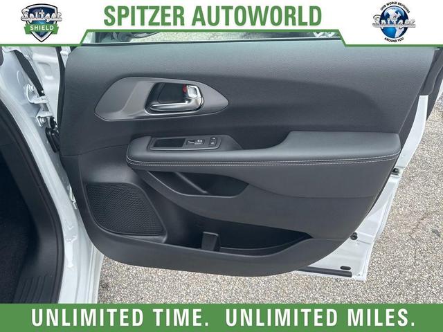 Photo of 2026 Bright White Clearcoat Chrysler Pacifica