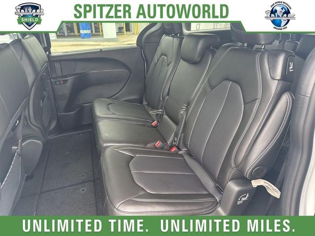 Photo of 2026 Bright White Clearcoat Chrysler Pacifica