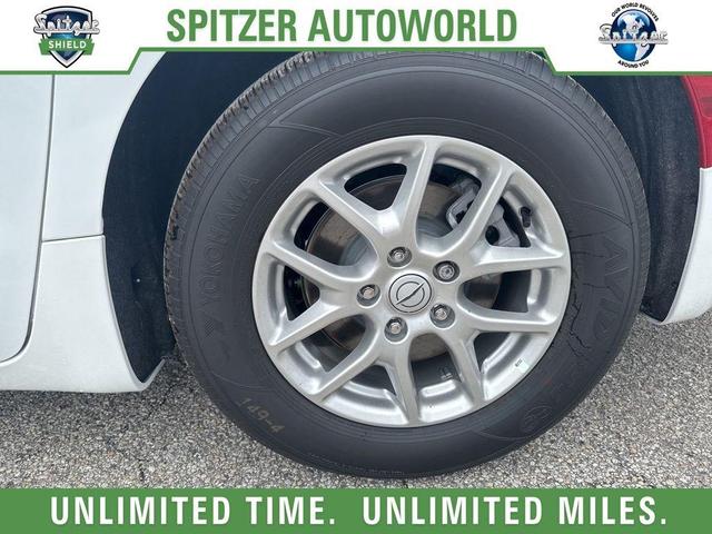 Photo of 2026 Bright White Clearcoat Chrysler Pacifica