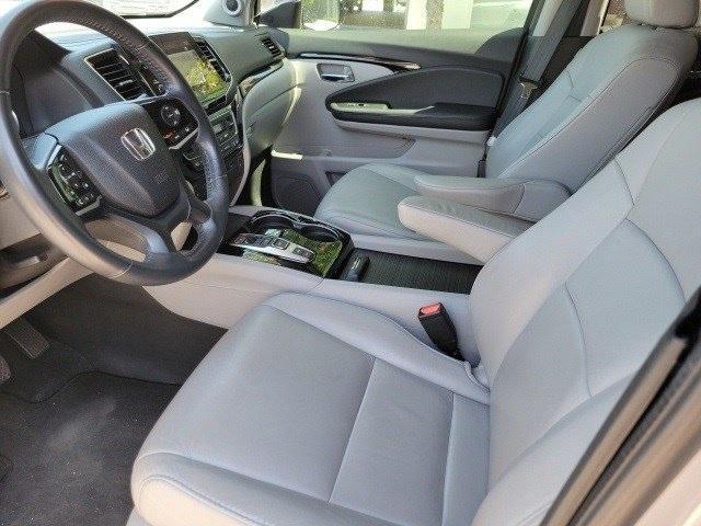 Photo of 2019 Lunar Silver Metallic Honda Pilot
