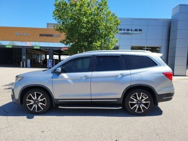 Photo of 2019 Lunar Silver Metallic Honda Pilot