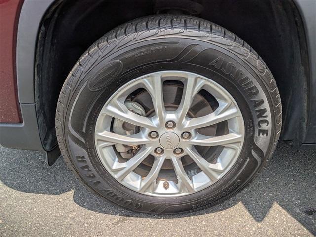 Photo of 2019 Velvet Red Pearlcoat Jeep Cherokee