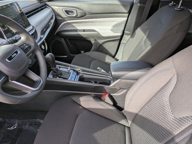 Photo of 2025 Bright White Clearcoat Jeep Compass
