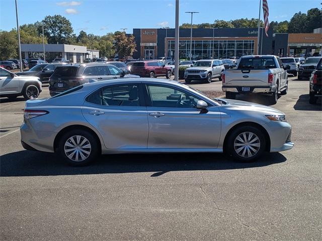 Photo of 2020 Silver Toyota Camry Hybrid
