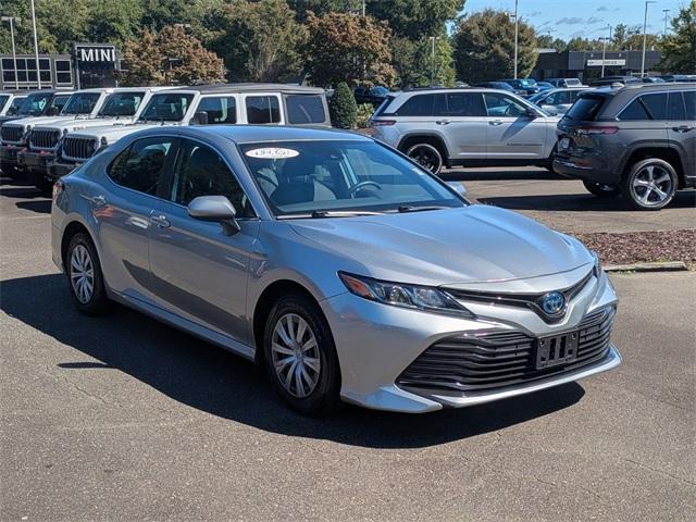 Photo of 2020 Silver Toyota Camry Hybrid
