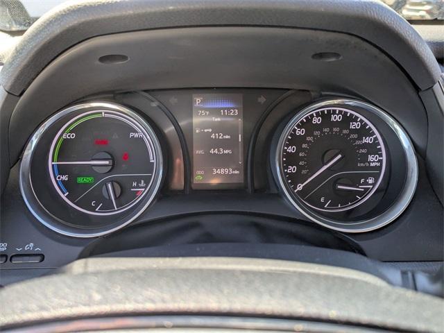 Photo of 2020 Silver Toyota Camry Hybrid