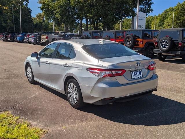 Photo of 2020 Silver Toyota Camry Hybrid