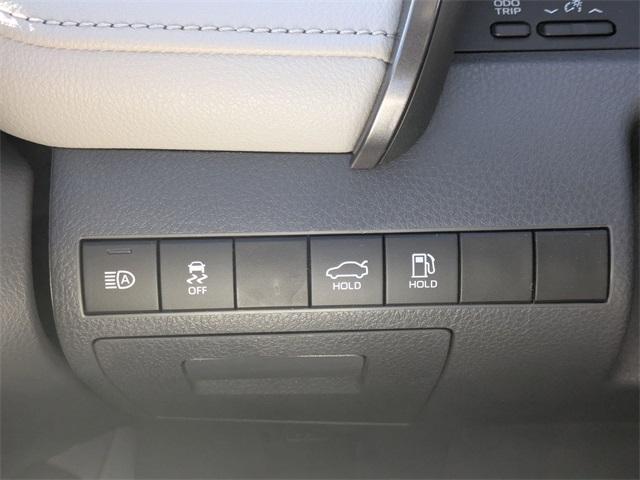 Photo of 2020 Silver Toyota Camry Hybrid