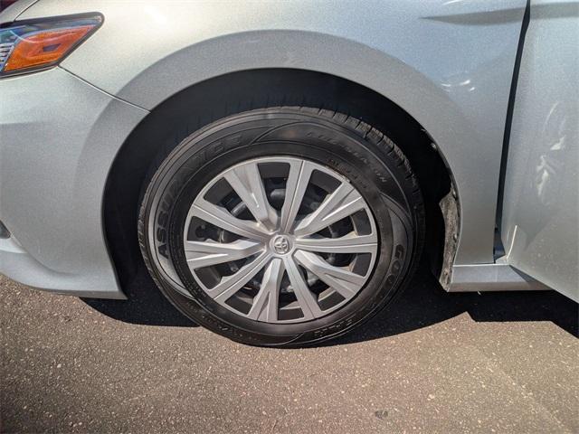 Photo of 2020 Silver Toyota Camry Hybrid
