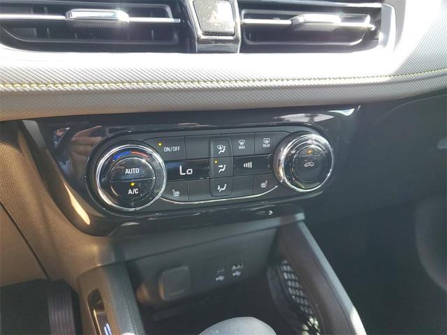 Photo of 2025 Iridescent Pearl Tricoat Chevrolet Trailblazer