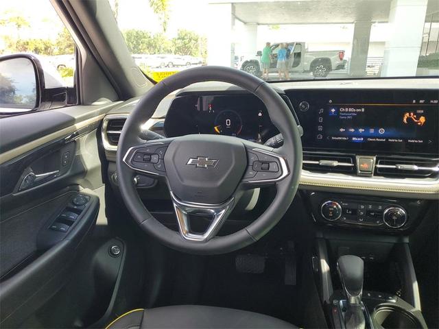 Photo of 2025 Iridescent Pearl Tricoat Chevrolet Trailblazer