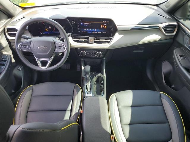Photo of 2025 Iridescent Pearl Tricoat Chevrolet Trailblazer