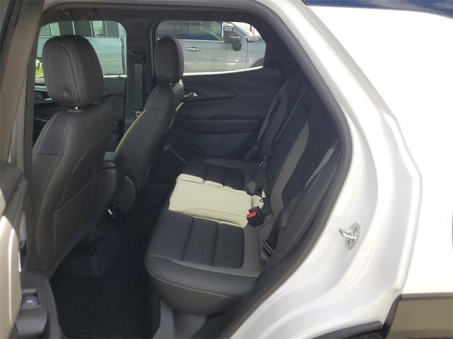 Photo of 2025 Iridescent Pearl Tricoat Chevrolet Trailblazer
