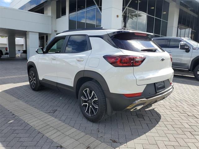 Photo of 2025 Iridescent Pearl Tricoat Chevrolet Trailblazer