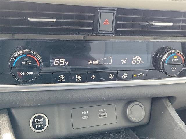 Photo of 2023 White Nissan Rogue