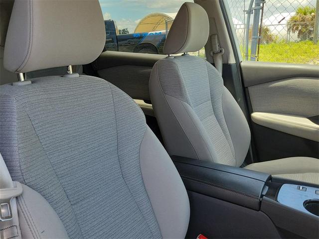 Photo of 2023 White Nissan Rogue