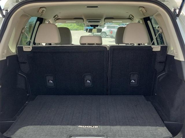 Photo of 2023 White Nissan Rogue