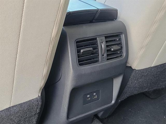 Photo of 2023 White Nissan Rogue