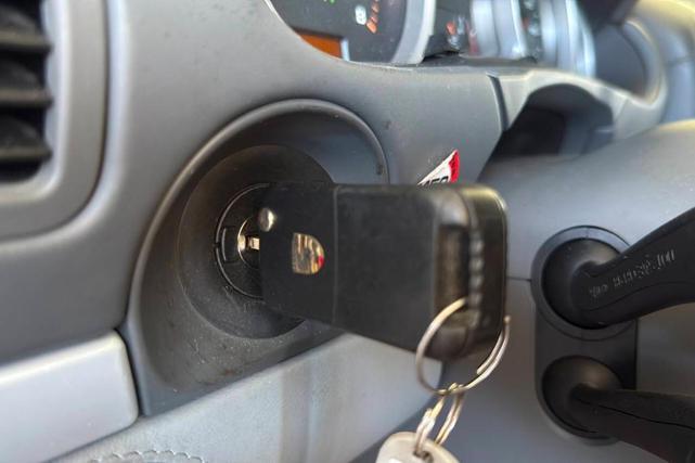 Photo of 2005 Silver Porsche Cayenne