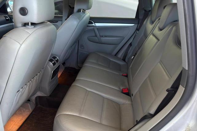 Photo of 2005 Silver Porsche Cayenne
