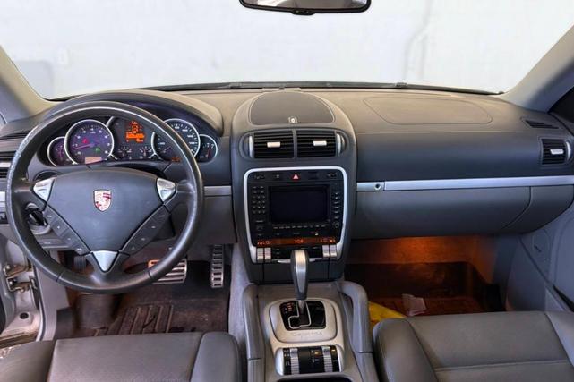 Photo of 2005 Silver Porsche Cayenne