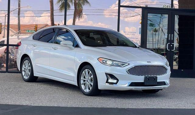 Photo of 2020 White Platinum Metallic Tri-Coat Ford Fusion
