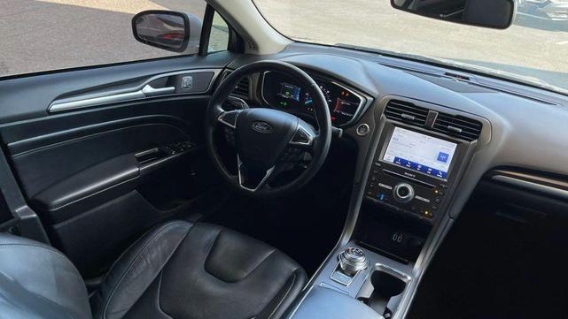 Photo of 2020 White Platinum Metallic Tri-Coat Ford Fusion