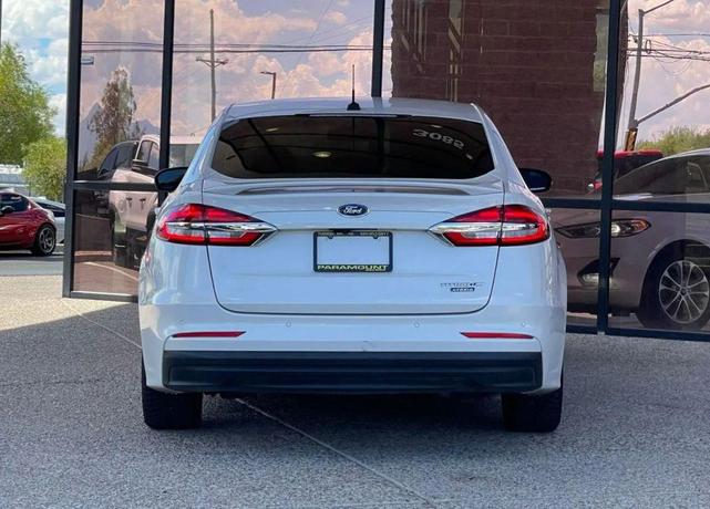 Photo of 2020 White Platinum Metallic Tri-Coat Ford Fusion