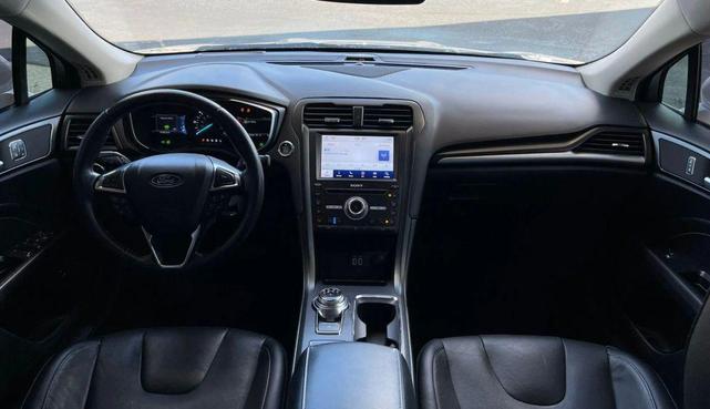 Photo of 2020 White Platinum Metallic Tri-Coat Ford Fusion