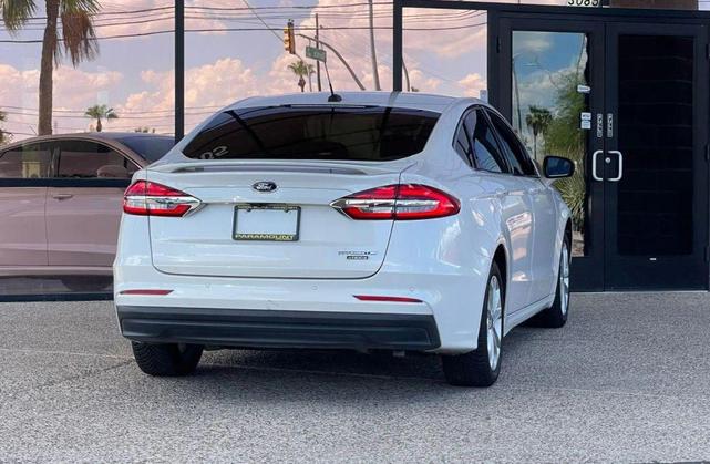Photo of 2020 White Platinum Metallic Tri-Coat Ford Fusion