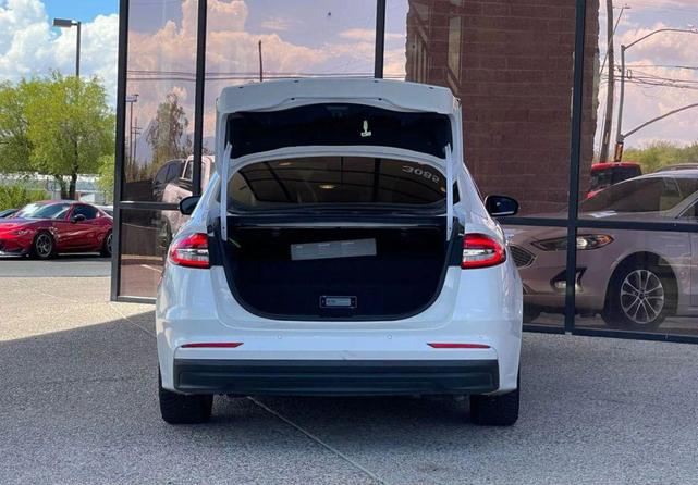 Photo of 2020 White Platinum Metallic Tri-Coat Ford Fusion