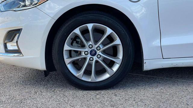 Photo of 2020 White Platinum Metallic Tri-Coat Ford Fusion