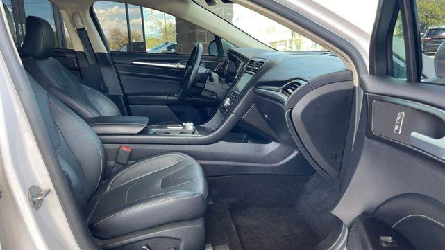 Photo of 2020 White Platinum Metallic Tri-Coat Ford Fusion