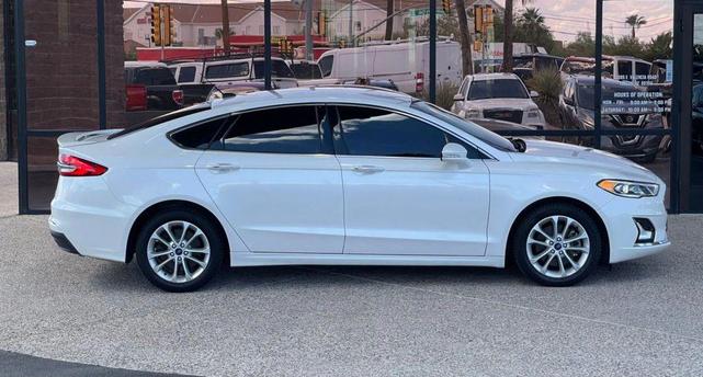 Photo of 2020 White Platinum Metallic Tri-Coat Ford Fusion