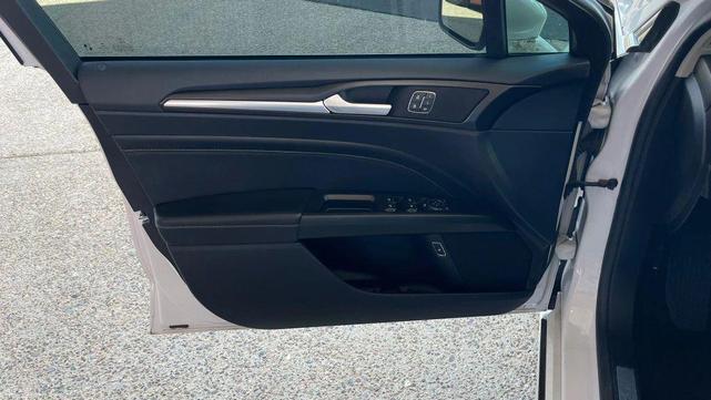 Photo of 2020 White Platinum Metallic Tri-Coat Ford Fusion