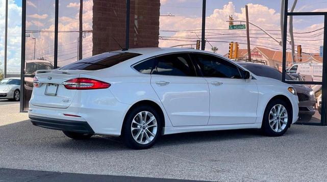 Photo of 2020 White Platinum Metallic Tri-Coat Ford Fusion